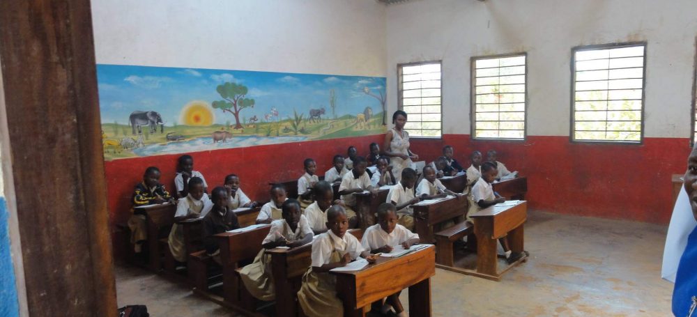dono materiale scuola Kisanga